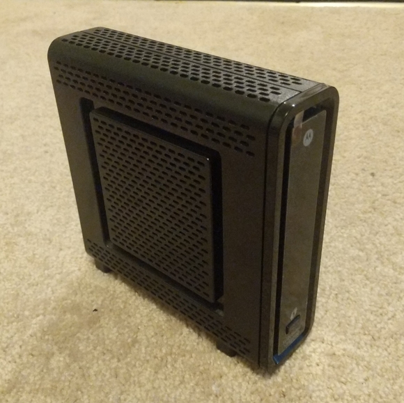 Motorola SBG6580 SURFboard Black 4LAN Ports DOCSIS3.0 Wi-Fi Cable Modem & Router - Picture 1 of 7
